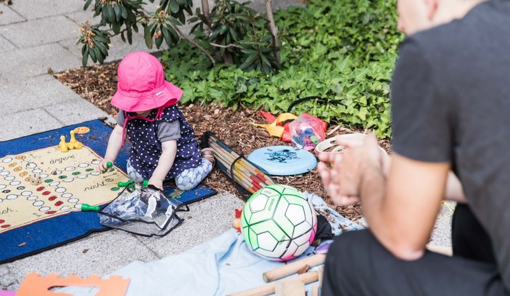 Bei unseren Workshops und Veranstaltungen organisieren wir auf Wunsch eine kostenfreie Kinderbetreuung vor Ort durch geschulte Betreuungspersonen. Foto: Christian Hüller