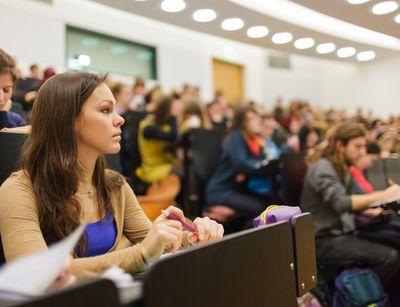 Studierende im Hörsaal