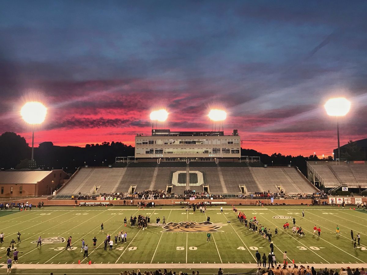 zur Vergrößerungsansicht des Bildes: Im Peden Stadium finden regelmäßig Football-Spiele der Ohio University statt. 