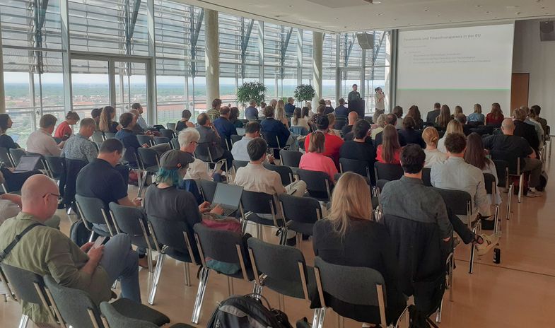 Studierende des M.Sc. Journalismus präsentierten in der MDR-Zentrale ihre Erfahrungen aus dem CJC-Projekt einem Fachpublikum (Foto: Felix Irmer).