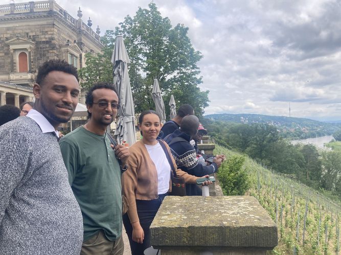 Students smile to the camera in a tourist part of Dresden. Photo: GESI