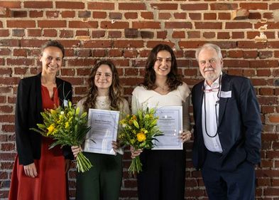[Translate to English:] Die Preisträgerinnen des Günter-Thiele-Preises und des Forschungsstipendiums 2025 (Foto: Nick Stütz)