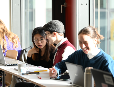 Studierende im Wahlfach Crossmedia-Journalismus. Foto: Ingmar Rothe