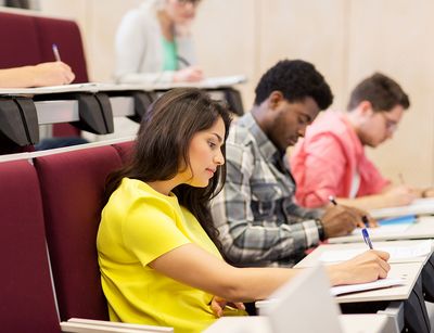 Studierende im Hörsaal, Foto: Colourbox