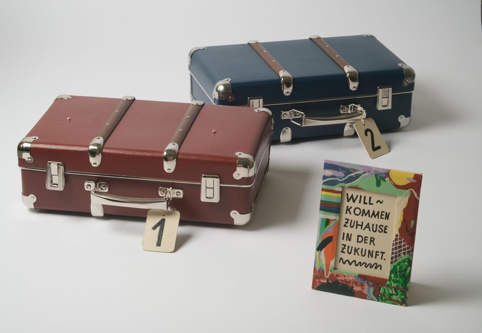 enlarge the image: The ‘Little Boxes’ tool is shown with two closed suitcases and a picture frame in the centre.