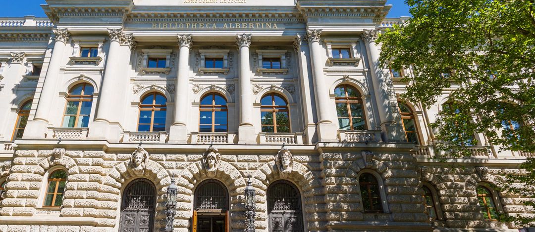 Vorderansicht der Universitätsbibliothek Albertina, Foto: Universität Leipzig / SUK