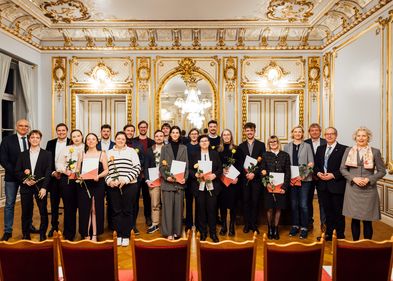 Foto: Christian Hüller Zu sehen sind als Gruppenfoto die Preiträger:innen der Universitätsgesellschaft 20234/24-