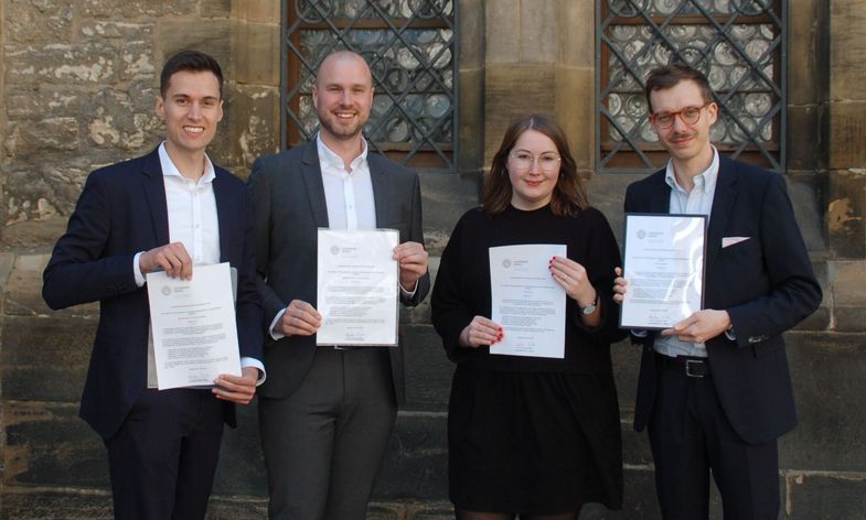 Für ausgezeichnete Lehrveranstaltungen geehrt: Daniel Ziegele, Michael Johann, Julia Nickel und Jens Hagelstein (v.l.n.r.). Foto: Dr. Charlotte Knorr
