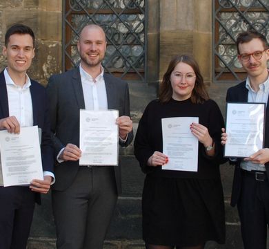 Für ausgezeichnete Lehrveranstaltungen geehrt: Daniel Ziegele, Michael Johann, Julia Nickel und Jens Hagelstein (v.l.n.r.). Foto: Dr. Charlotte Knorr