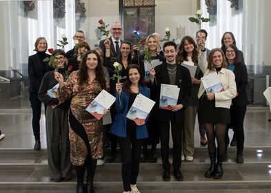 Die Absolventinnen und Absolventen des M.A. KMW mit Lehrenden (Foto: Nick Stütz). Die Absolventinnen und Absolventen des M.A. KMW mit Lehrenden (Foto: Nick Stütz).