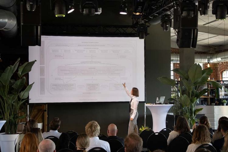 Lea Waskowiak beim REFRESH 2025 (Foto: Nick Stütz)