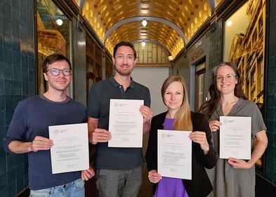 Lehrpreisträgerinnen und Lehrpreisträger (v.l.): Dr. Thomas Rakebrand, Daniel Bendahan Bitton, Prof. Dr. Cornelia Wolf und Antonia Mielke Möglich (Foto: Sylvia Hellmuth)