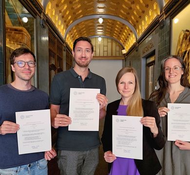 Lehrpreisträgerinnen und Lehrpreisträger (v.l.): Dr. Thomas Rakebrand, Daniel Bendahan Bitton, Prof. Dr. Cornelia Wolf und Antonia Mielke Möglich (Foto: Sylvia Hellmuth)