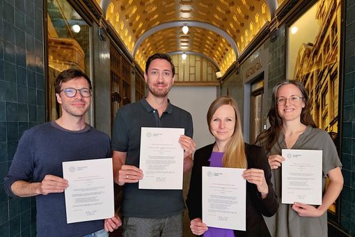 Lehrpreisträgerinnen und Lehrpreisträger (v.l.): Dr. Thomas Rakebrand, Daniel Bendahan Bitton, Prof. Dr. Cornelia Wolf und Antonia Mielke Möglich (Foto: Sylvia Hellmuth)