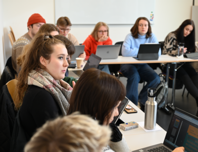 Studierende im Wahlfach Crossmedia-Journalismus. Foto: Ingmar Rothe