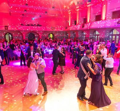 Jubiläumsball zum 100-jährigen Bestehen der Vetrinärmedizinischen Fakultät, Foto: Swen Reichhold Ballgesellschaft beim Tanz in der Kongreßhalle