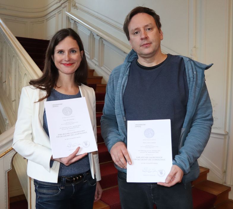 Zwei Profis aus der Praxis verstärken die Journalismusausbildung: Alina Fichter (Deutsche Welle) und Lorenz Matzat (AlgorithmWatch). Foto: Uwe Krüger
