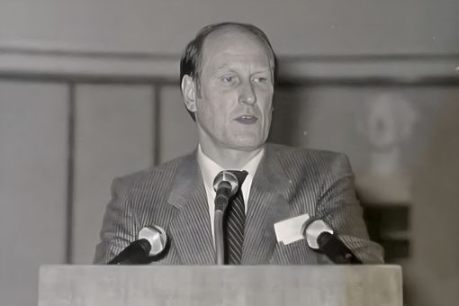Karl Friedrich Reimers 1993 bei einem Vortrag (Foto: Rüdiger Steinmetz).