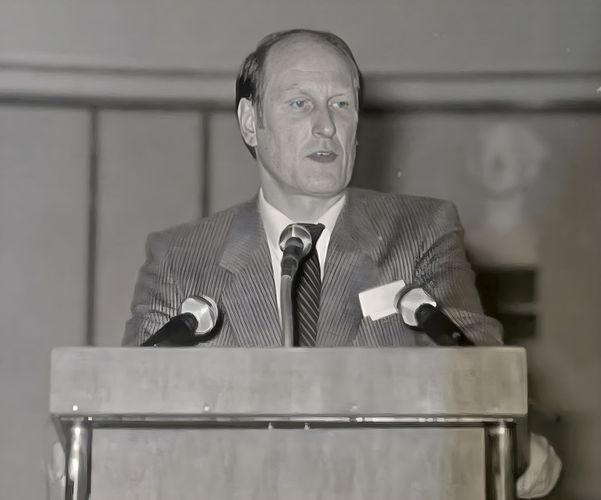 Karl Friedrich Reimers 1993 bei einem Vortrag (Foto: Rüdiger Steinmetz).